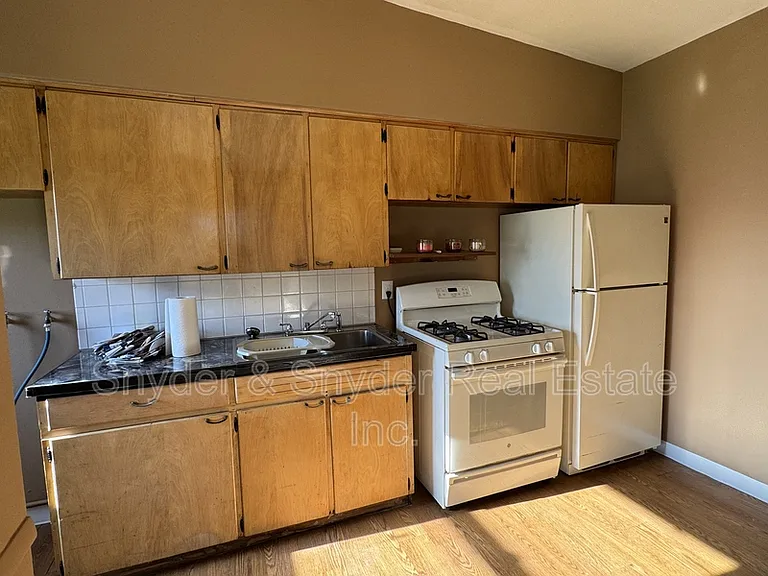 2350 Newton St — Photo 6
