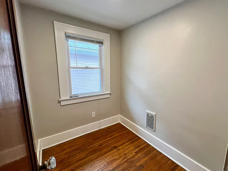 887 Woodbine Ave — Photo 12