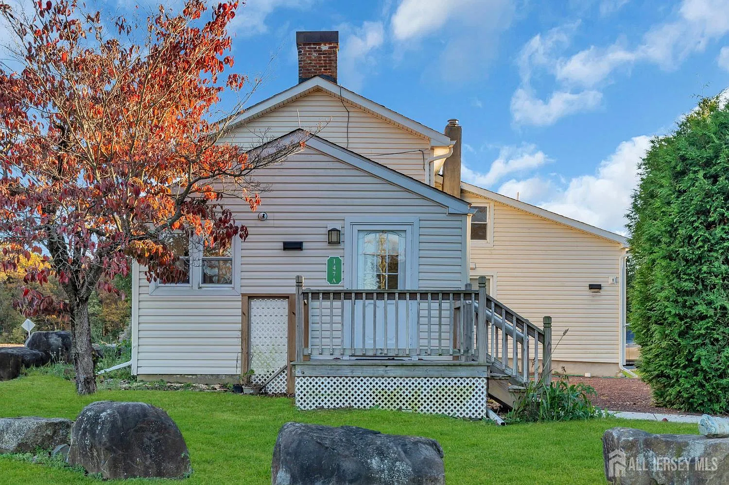 3 bed, 1.0 bath, $2,100 — Photo 3