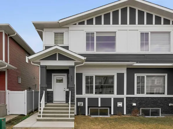 592 Dawson Dr, Chestermere, AB T1X 2X1
