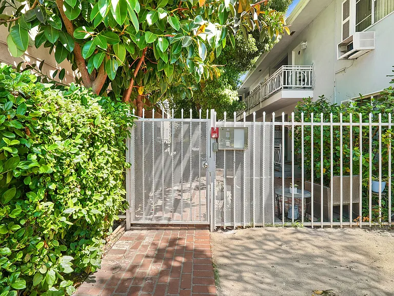 14531 Dickens St — Photo 18