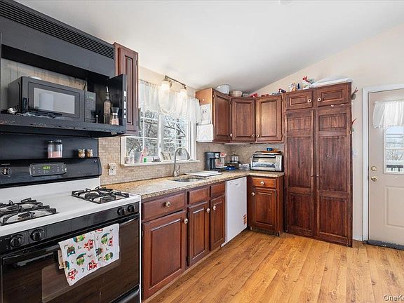 4th image of 4 Beachway Drive