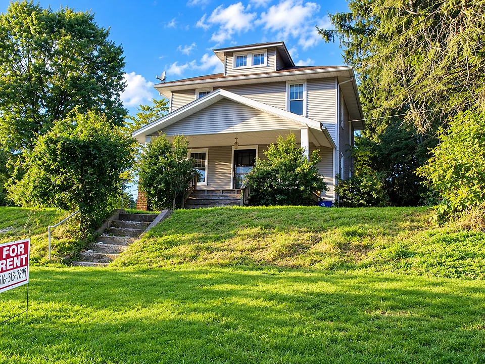 108 W Lincoln Ave