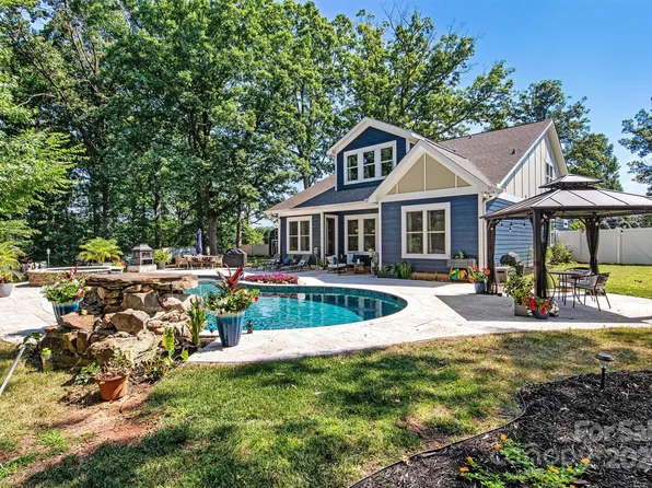 282 Isle Of Pines Rd, Mooresville, NC 28117
