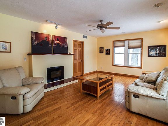 5th image of 3627 Jefferson Ave
