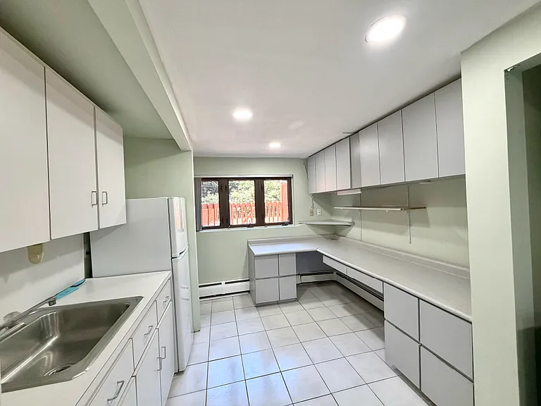 52 Deepdale Dr — Photo 26