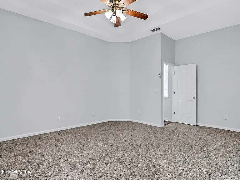 353 Maplewood Dr — Photo 14