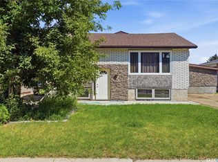 1020 Warner St, Moose Jaw, SK S6H5S5