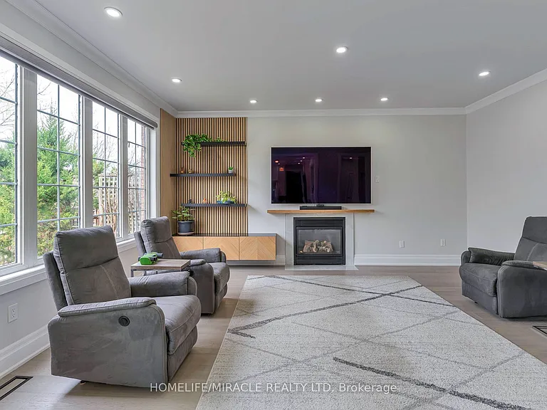 2299 Glazebrook Cir — Photo 44
