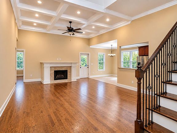 3rd image of 8664 Maple Valley Dr