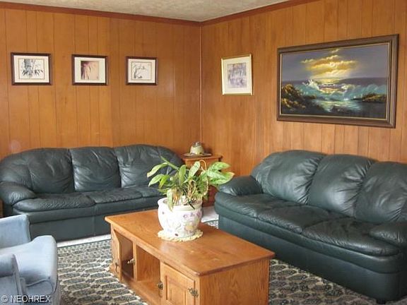 3rd image of 209 Hilltop Dr