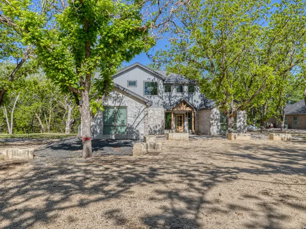 422 Red Wright Rd, Leakey, TX 78873
