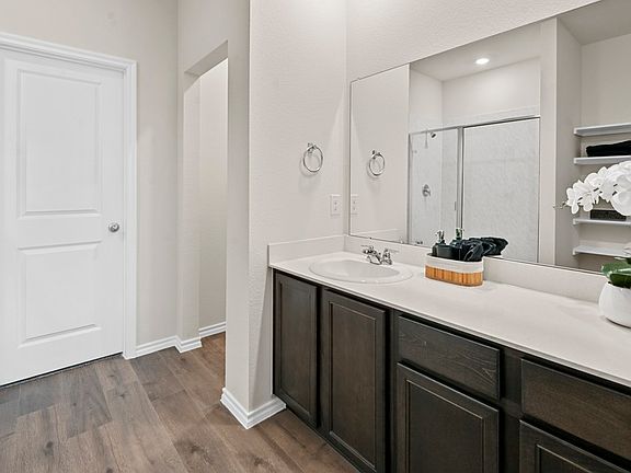 3rd image of 641 Glee Stem Rd