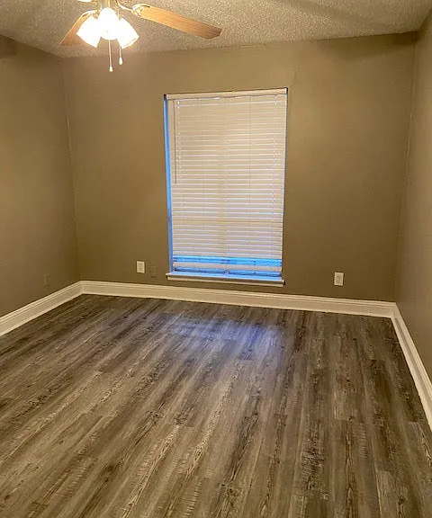 Mission Pointe Club Apartments — Photo 20
