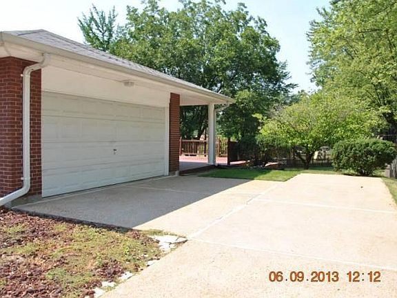 Side entrance 2car Garage