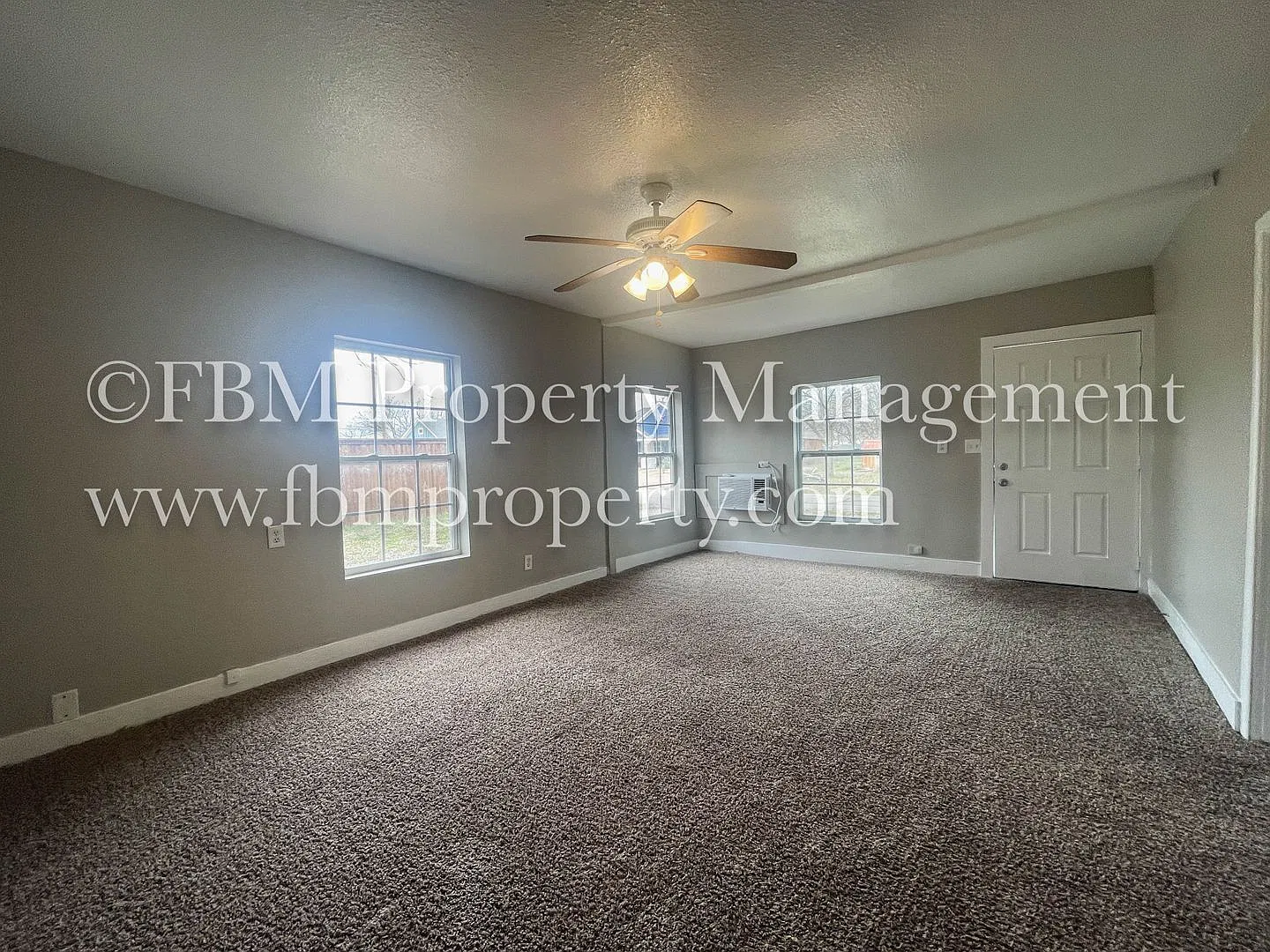 3 bed, 1.5 bath, 1291 sqft, $1,695 — Photo 3