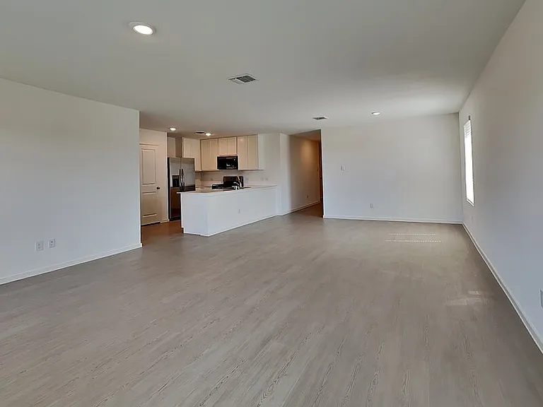 3707 Longleaf Dr — Photo 4