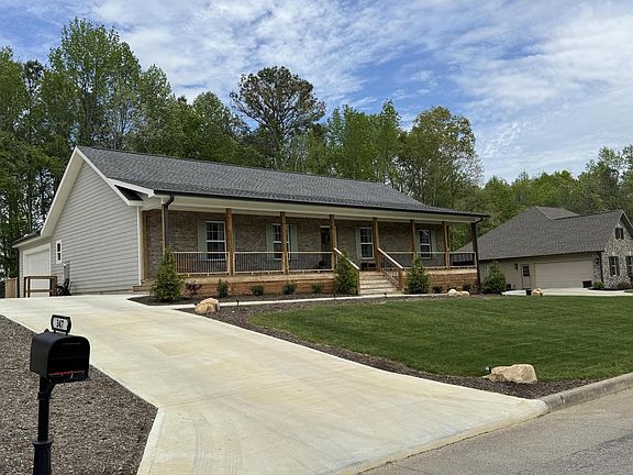 4th image of 347 Shadows Lawn Dr