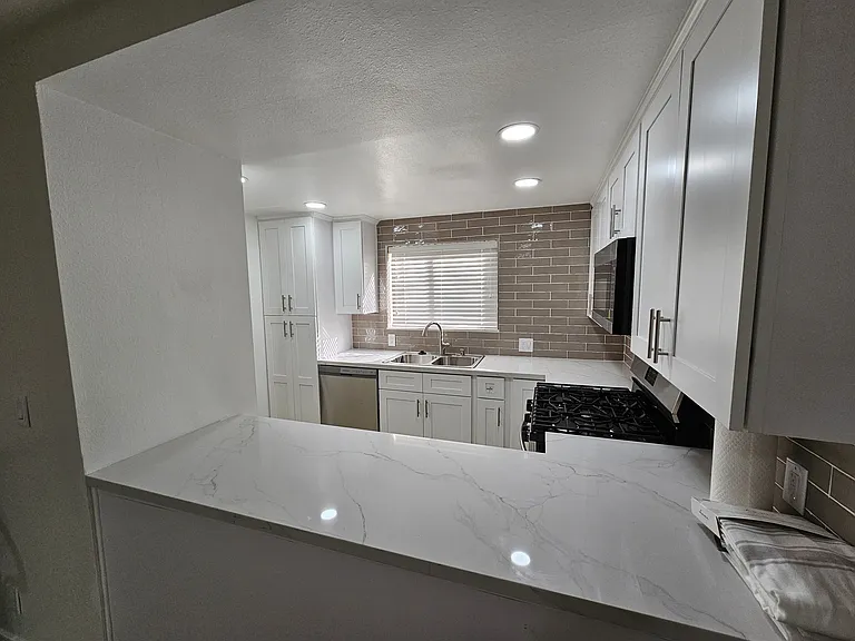 459 E Orange Grove Ave #F — Photo 5