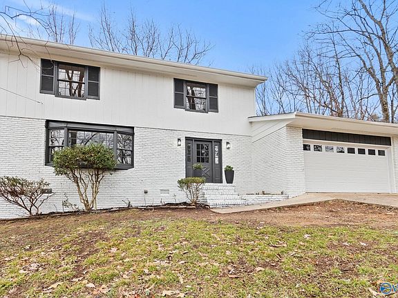 3rd image of 2611 Lancelot Dr SE