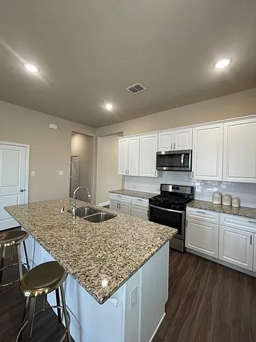 569 Spruce Trl Photo 1