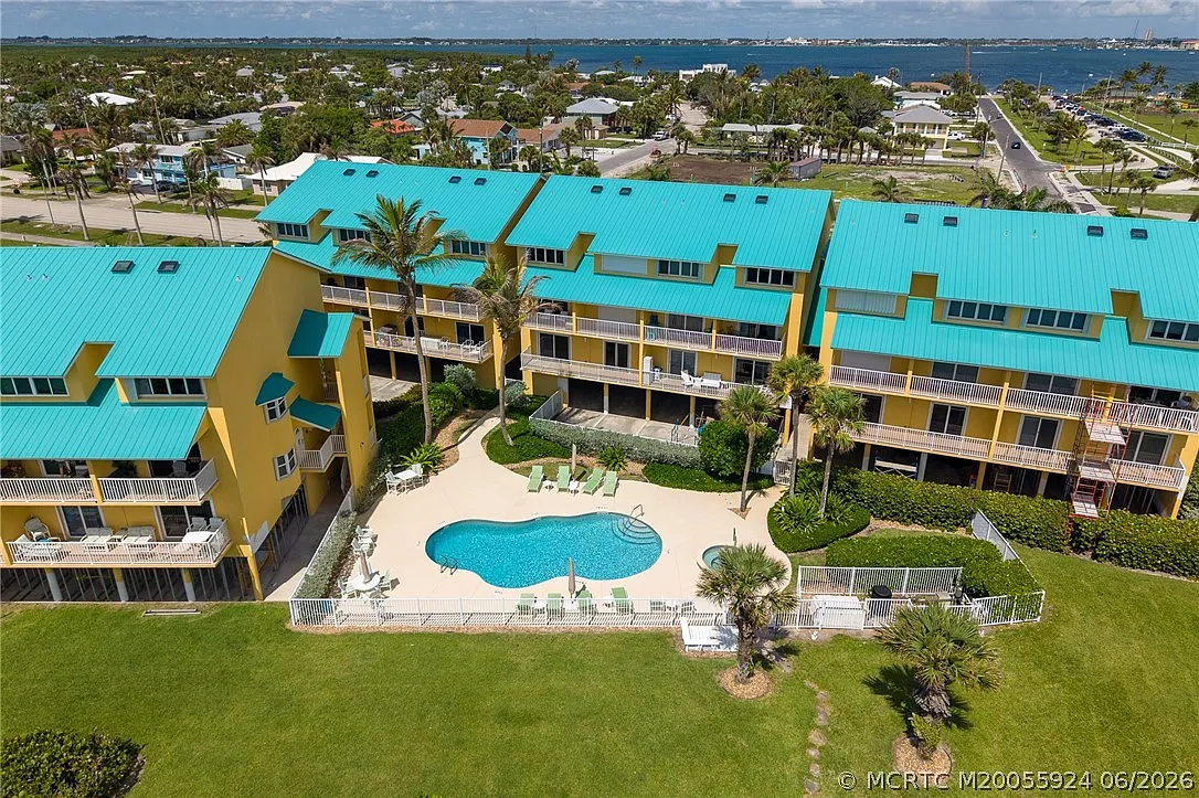 2 bed, 2.5 bath, 1186 sqft, $3,000 — Photo 2