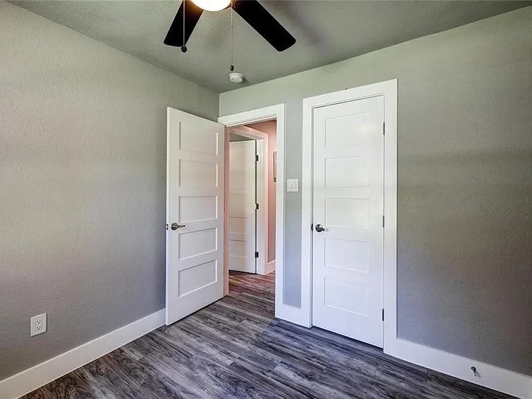 2321 Lakehurst Dr — Photo 14