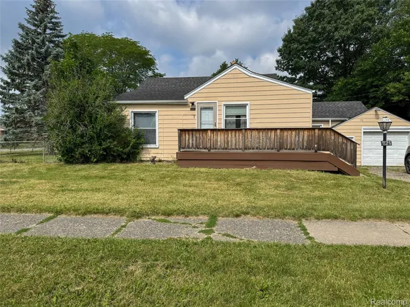 921 Venoy Rd, Garden City, MI 48135