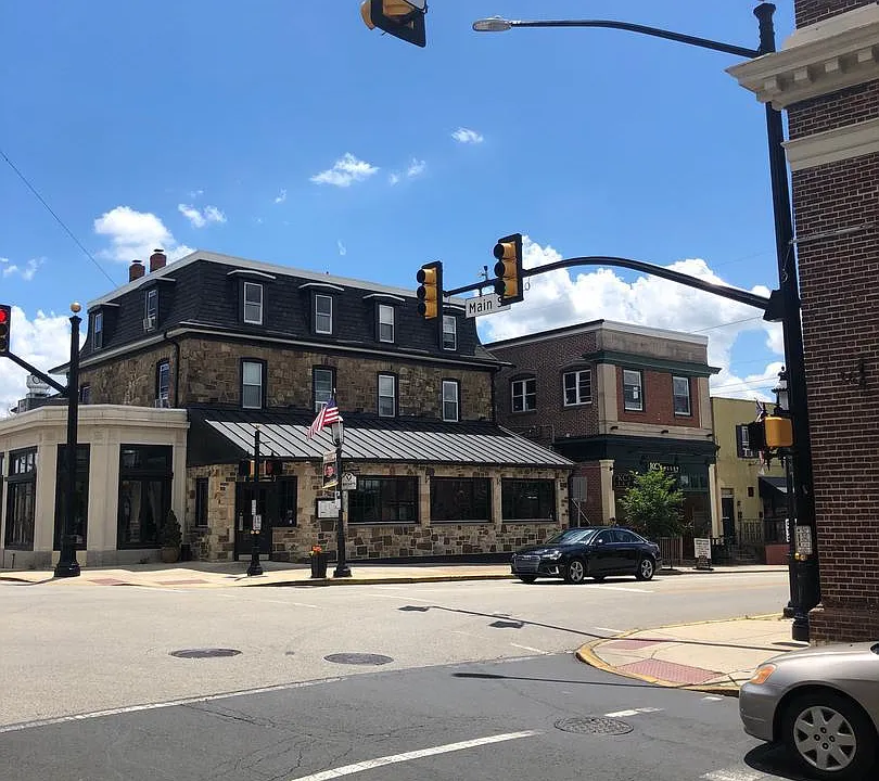 1 N Main St