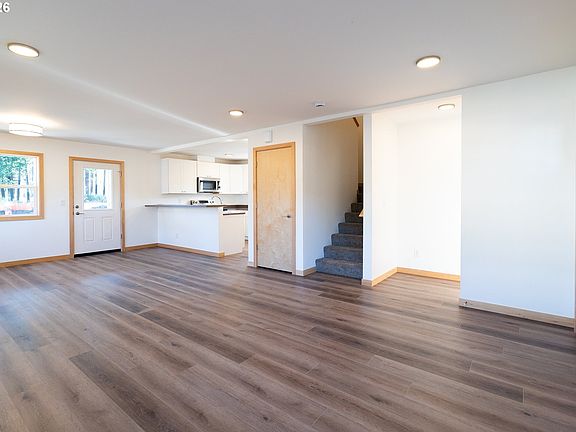 2nd image of Echo St