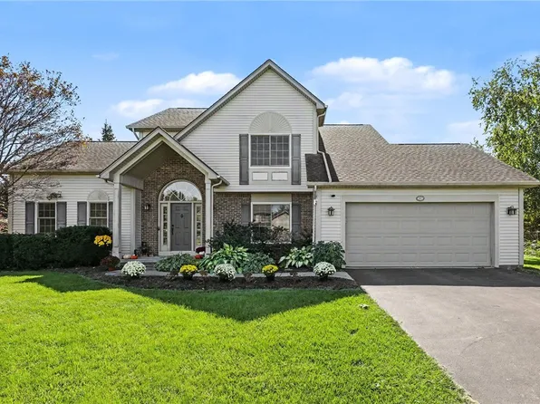 517 Willowgate Dr, Webster, NY 14580