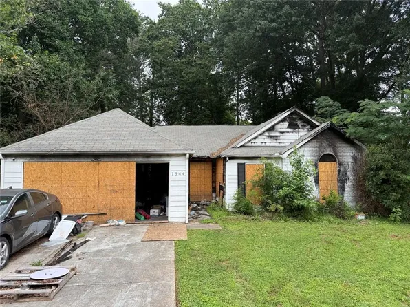 1544 Canberra Dr, Stone Mountain, GA 30088