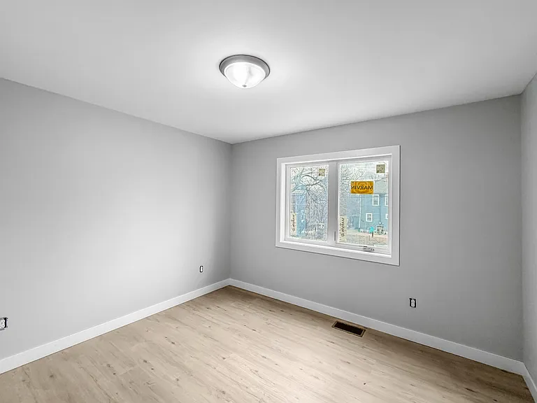 508 Cambridge St — Photo 15
