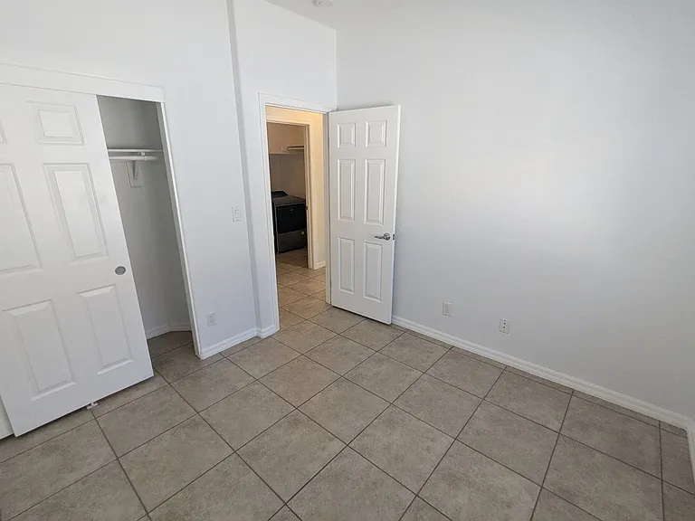 1016 Royal Plum Ln — Photo 13