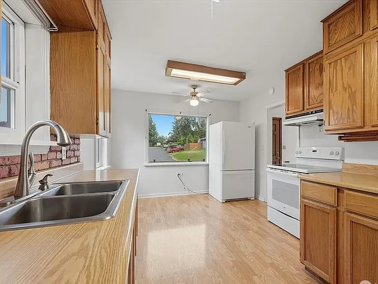 4624 N Pearl St — Photo 12