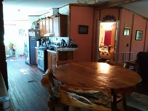 Dining Area/Kitchen : From front door looking into kitchen and master bedroom