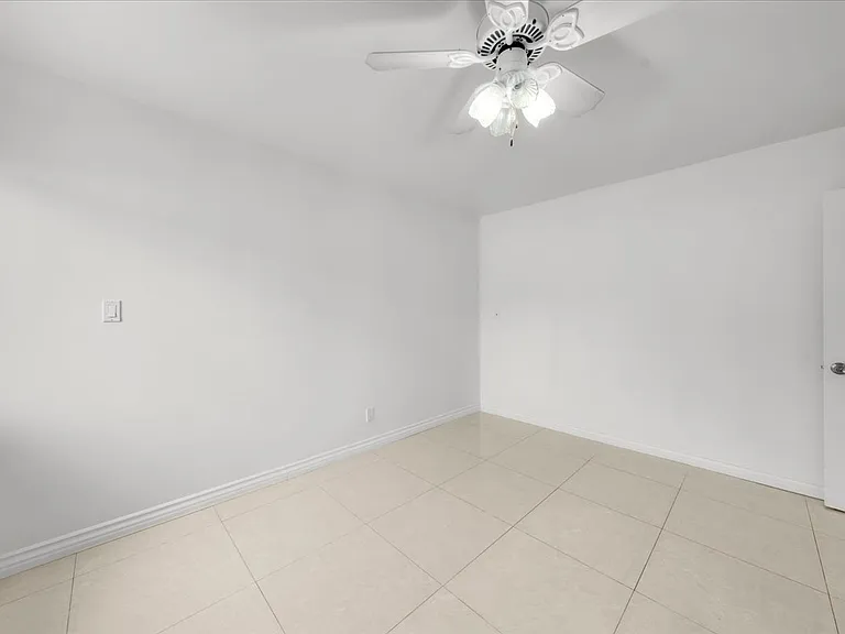 2222 Pier Ave — Photo 56