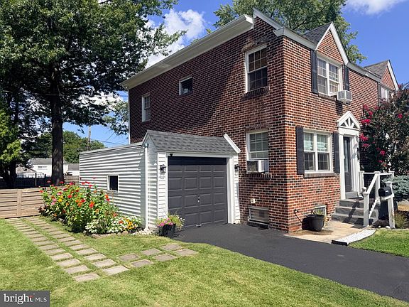 4th image of 1051 Birch St