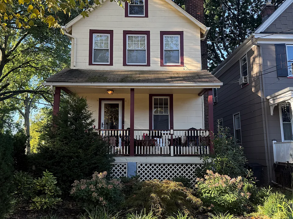 42 Llewellyn Ave #1