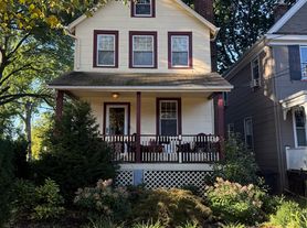 42 Llewellyn Ave, Bloomfield, NJ