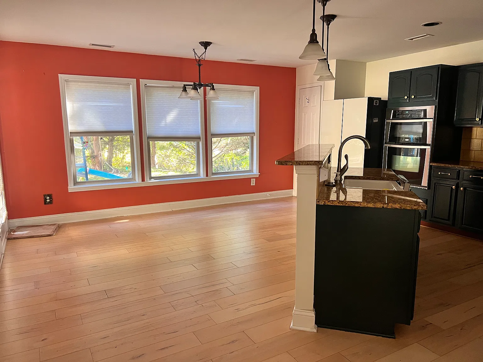 3 bed, 2.5 bath, 1800 sqft, $2,200 — Photo 3