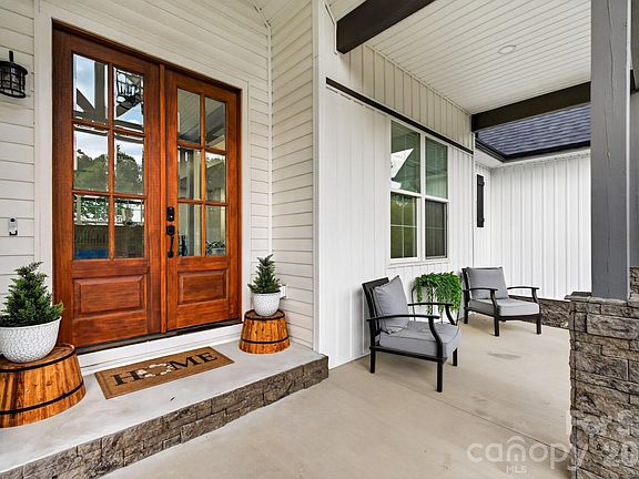 3rd image of 2358 Keswick Ln