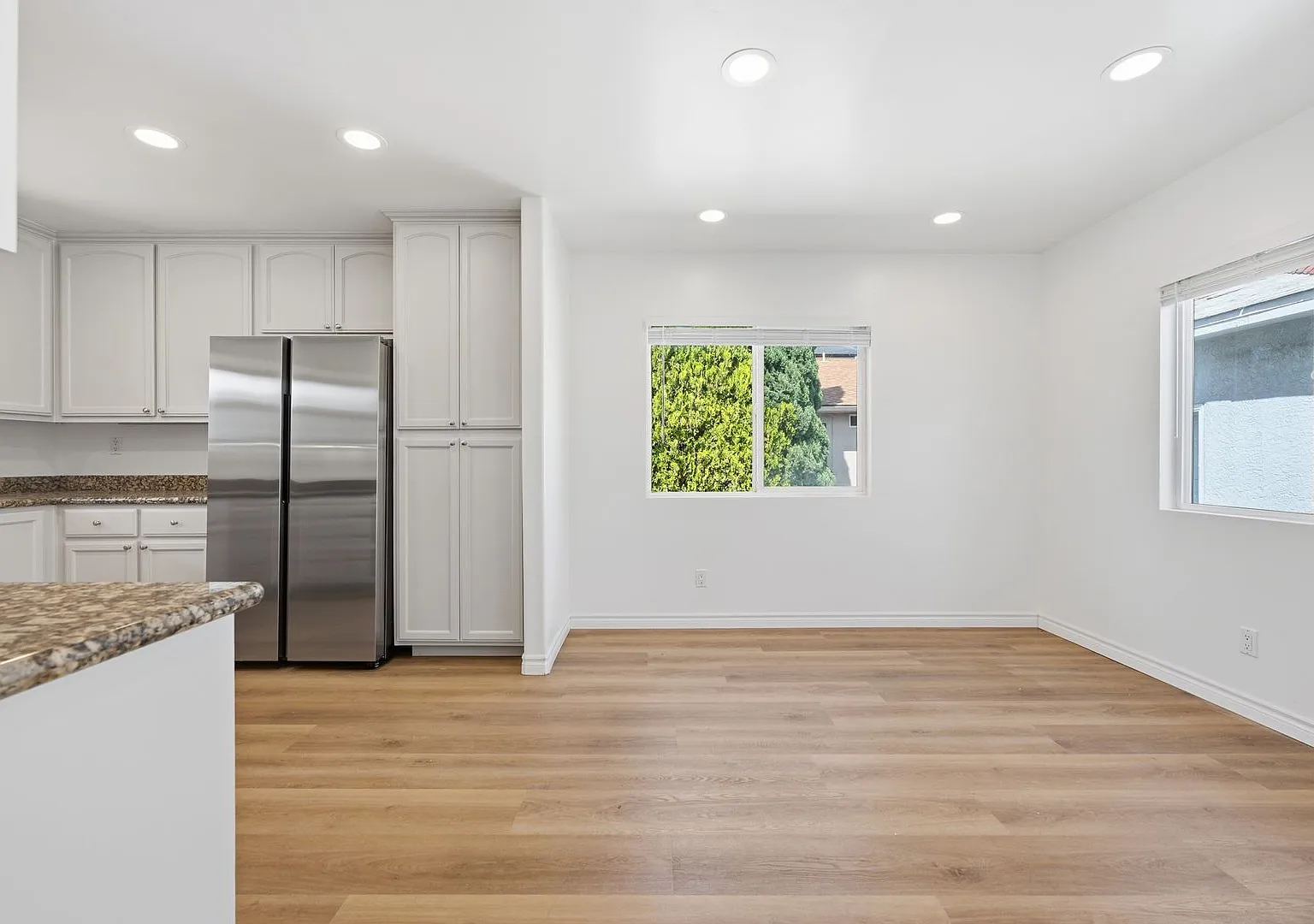 Spacious property with no back house! — Photo 4
