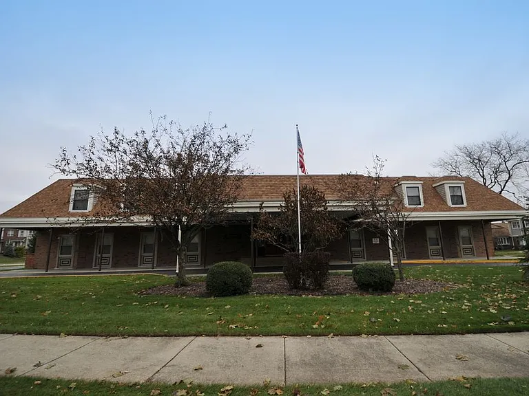 513 W Potter St — Photo 60