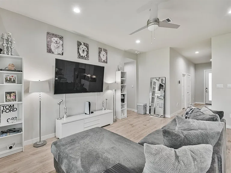 14226 Lake Lodge Dr — Photo 7