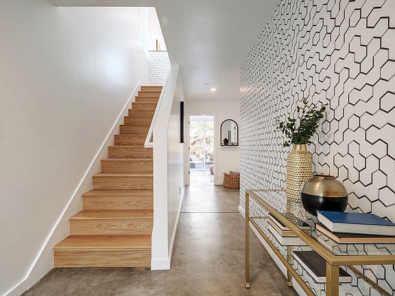 _3_3206 Helen St - (22).jpg