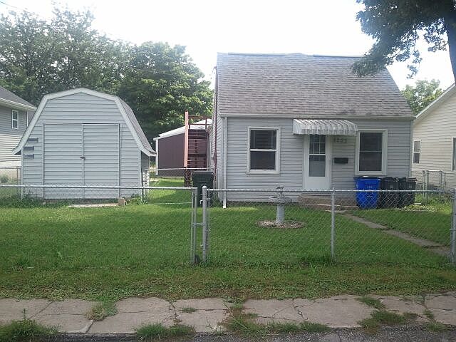 nice home with large garages