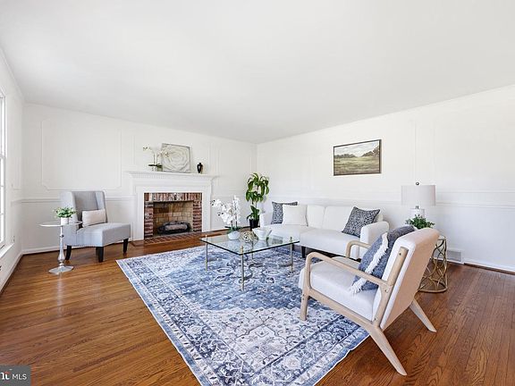 5th image of 300 Sawmill Rd