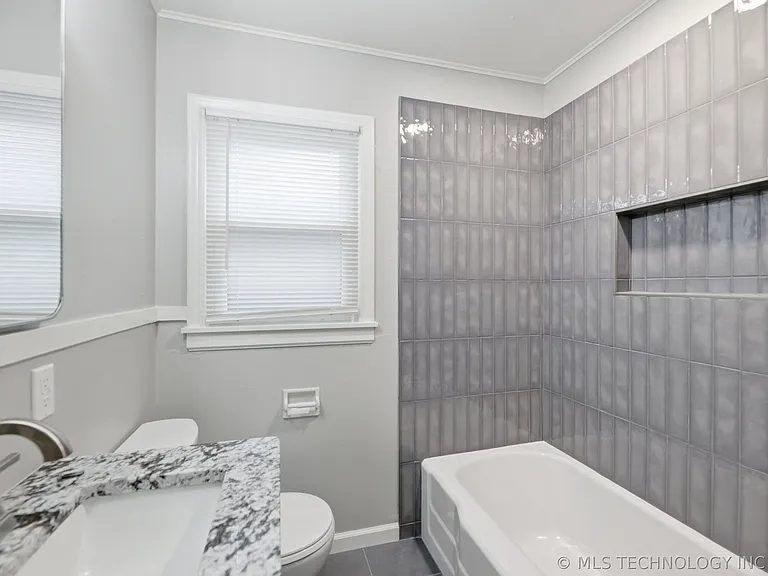 15 E 44th St — Photo 13