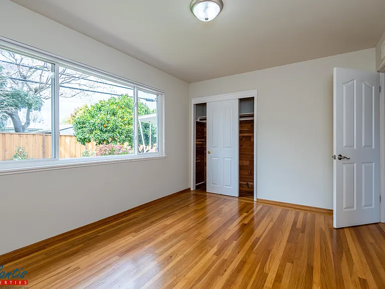 807 Mulberry Ln — Photo 14